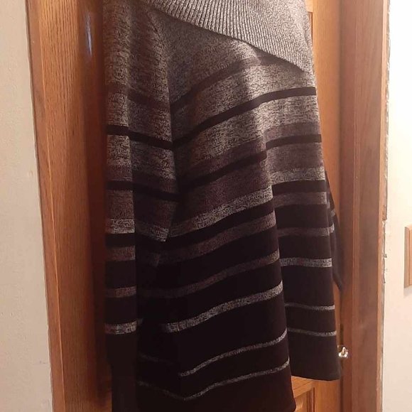 Gray and Black stripped sweater - Picture 3 of 4